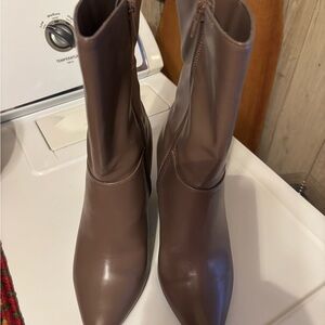 Elegant Brown Women's Boots